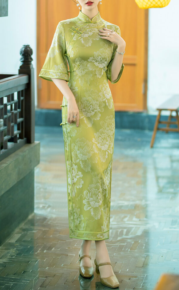 Women’s Floral Jacquard Qipao Dress – Elegant Chinese Cheongsam with Bell Sleeves - Image 2
