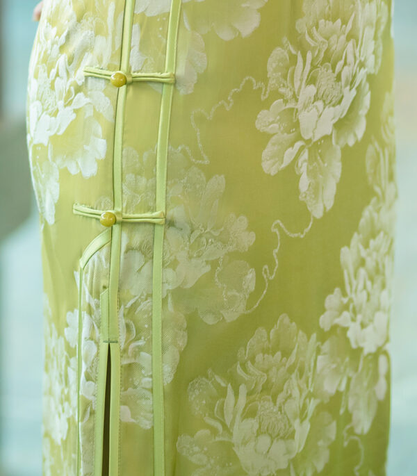 Women’s Floral Jacquard Qipao Dress – Elegant Chinese Cheongsam with Bell Sleeves - Image 7