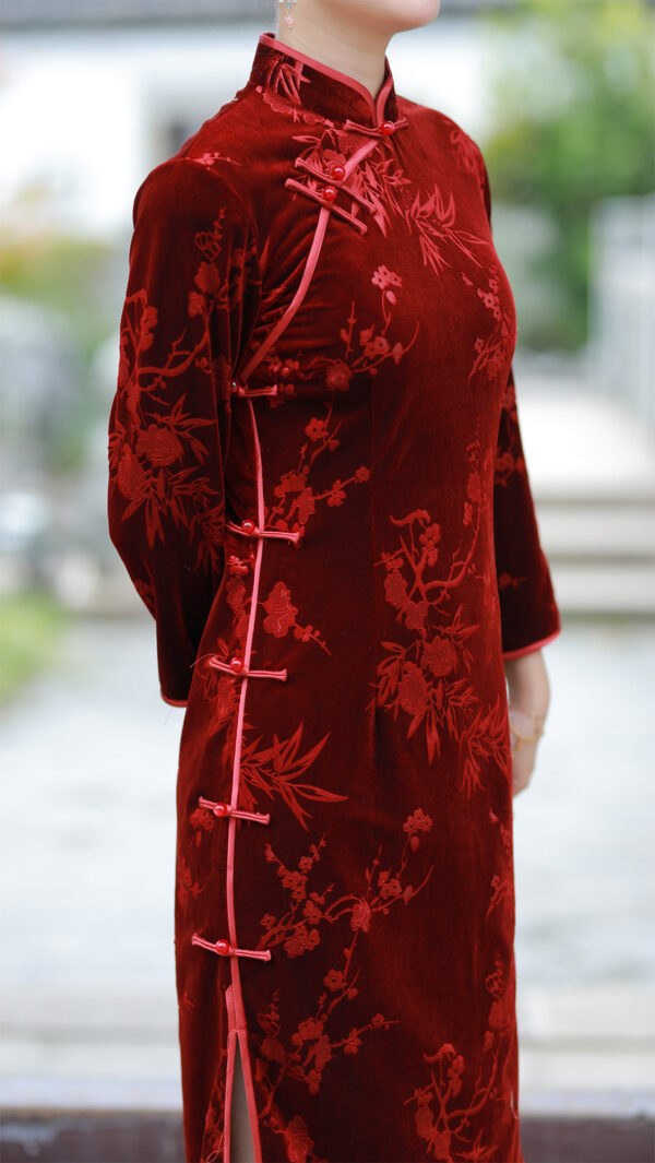 Women’s Elegant Plum Blossom and Leaves Velvet Qipao Chinese Dress - Image 7