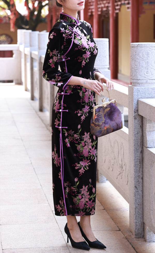 Women’s Luxury Purple Lily Print Black Velvet Cheongsam Dress - Image 4