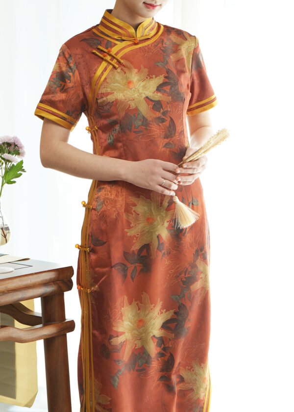 铁锈红提花双道滚边花朵旗袍 - 图片 3