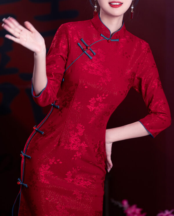 Women’s Scarlet Gold-Sprinkled Stretchy Qipao - Image 3