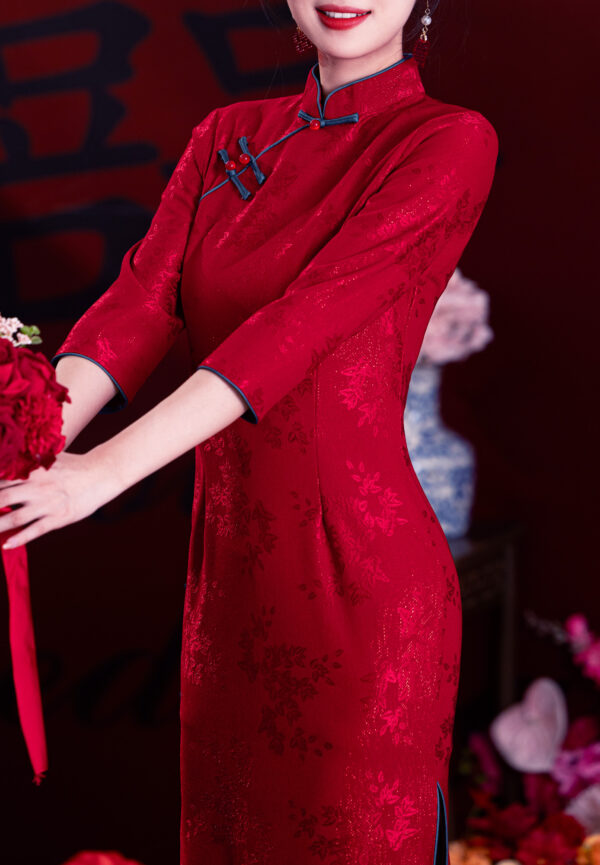 Women’s Scarlet Gold-Sprinkled Stretchy Qipao - Image 5